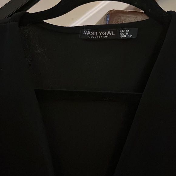 Nasty gal wide-leg jumpsuit v neck. - Picture 2 of 3